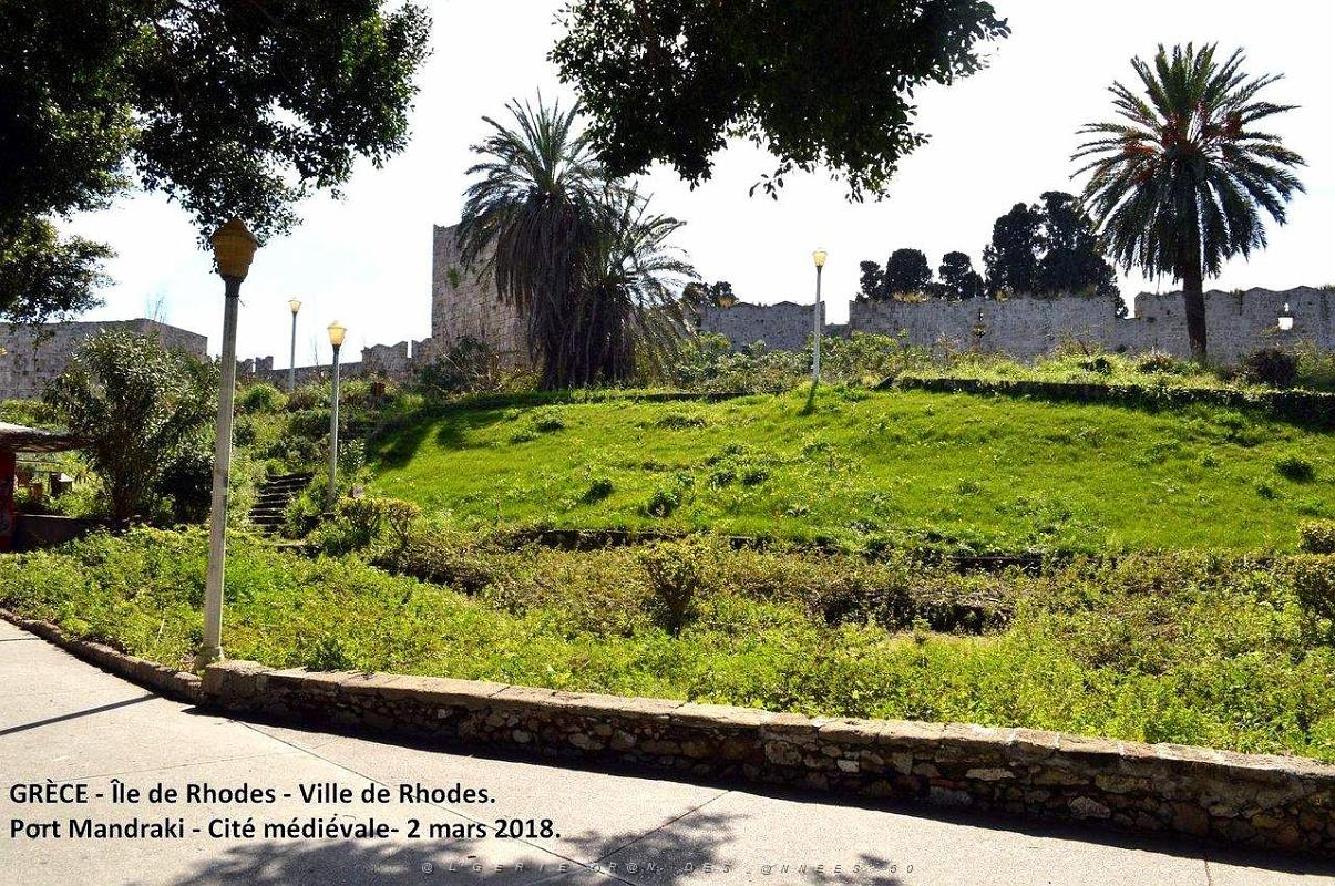 059- Rhodes ville et port d'honneur.JPG
